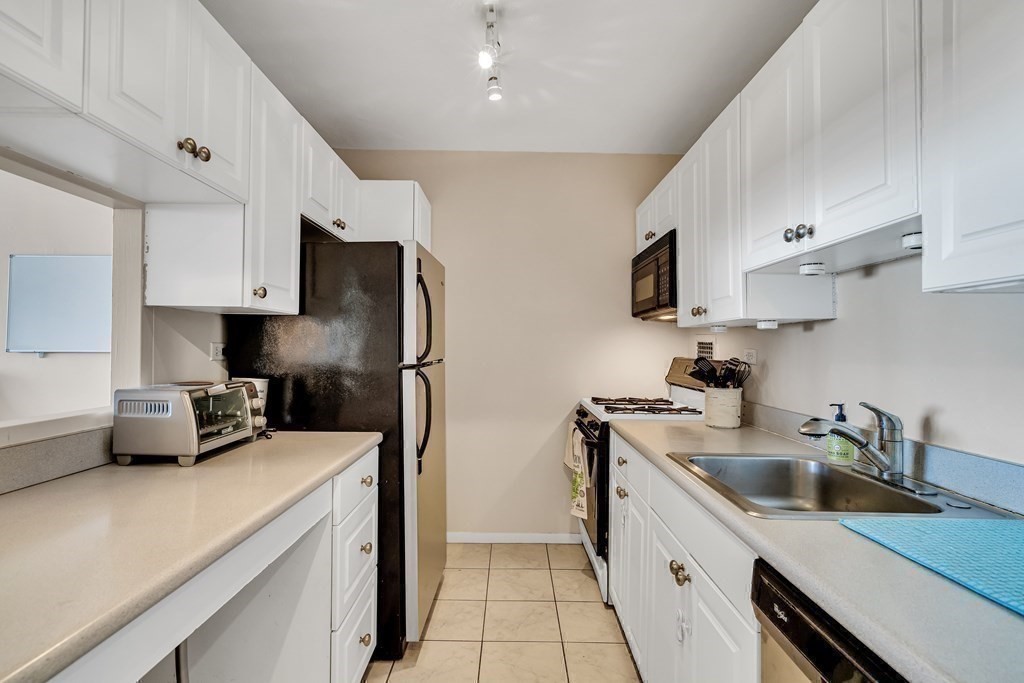 8 8 Whittier Pl, East Boston