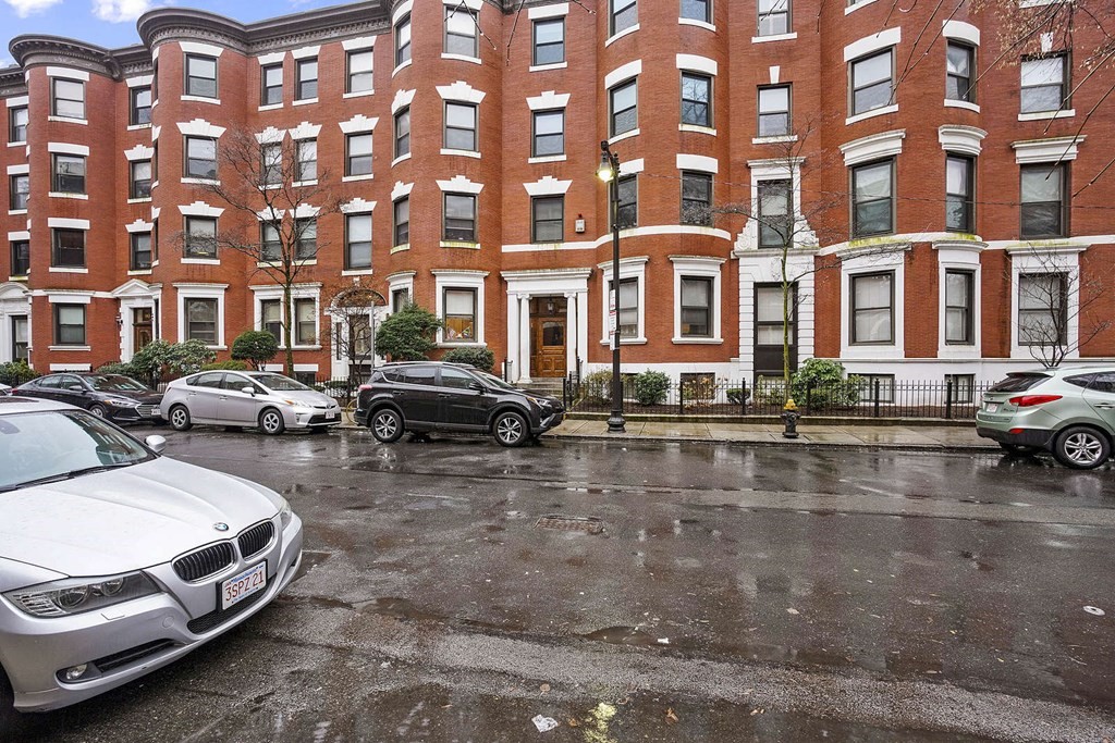 95 Gainsborough St, Fenway