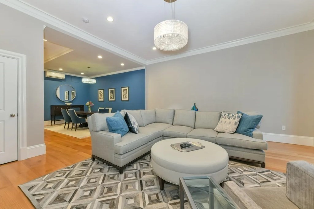 214 Beacon St, Back Bay