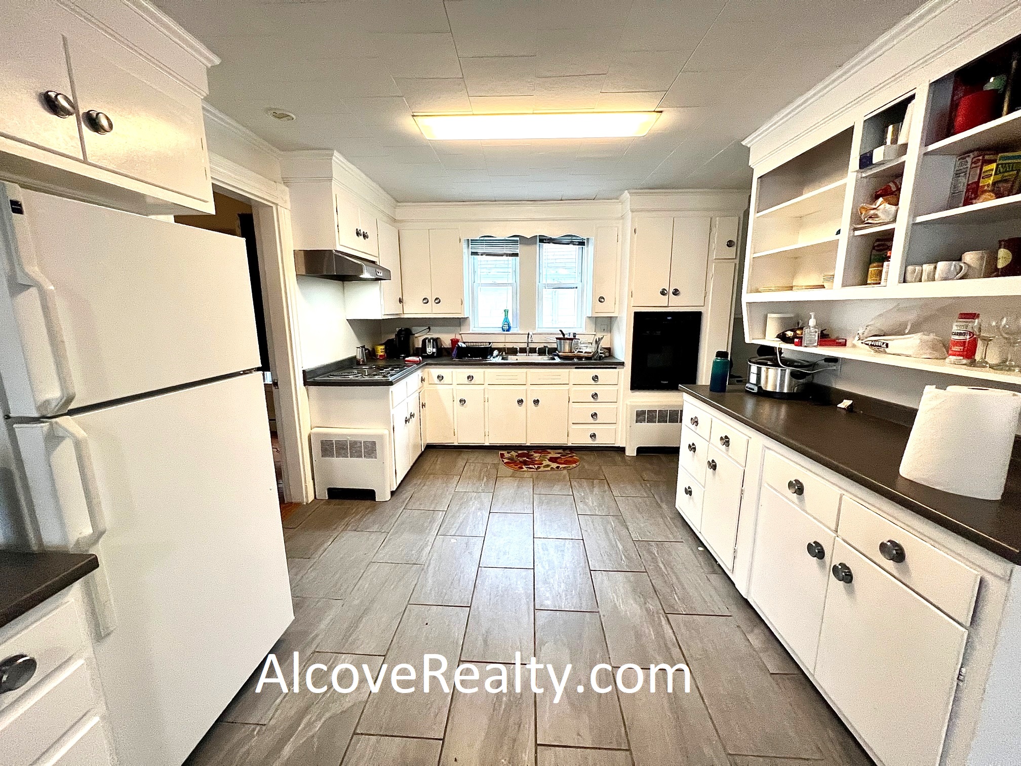 547 Broadway, Ball Square