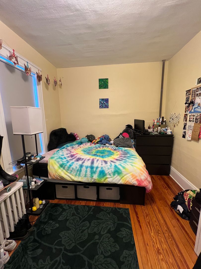 17 Dow St, West Somerville