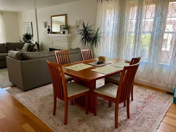 8 Goodman Rd, Central Square