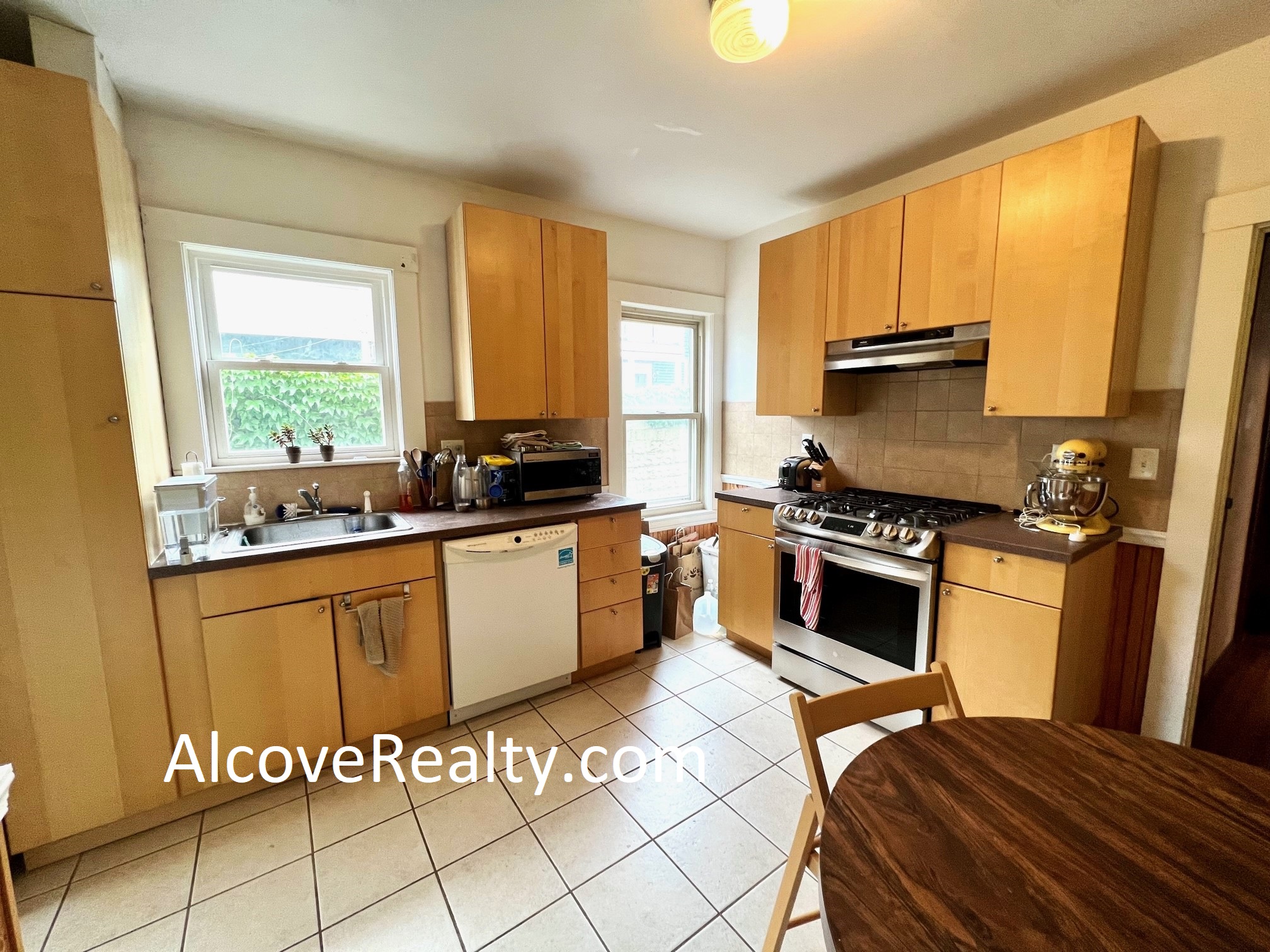 11 Leonard St, West Somerville