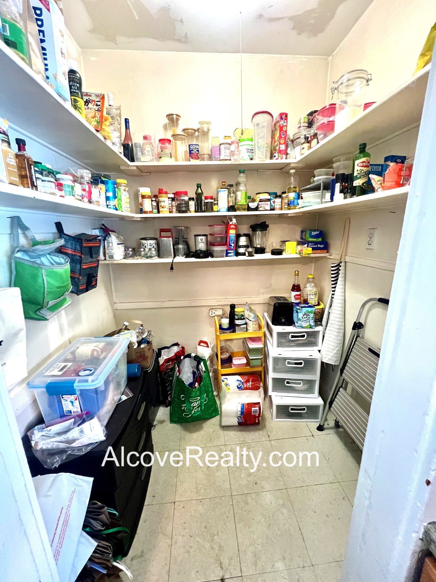 24 Burnham St, Tufts