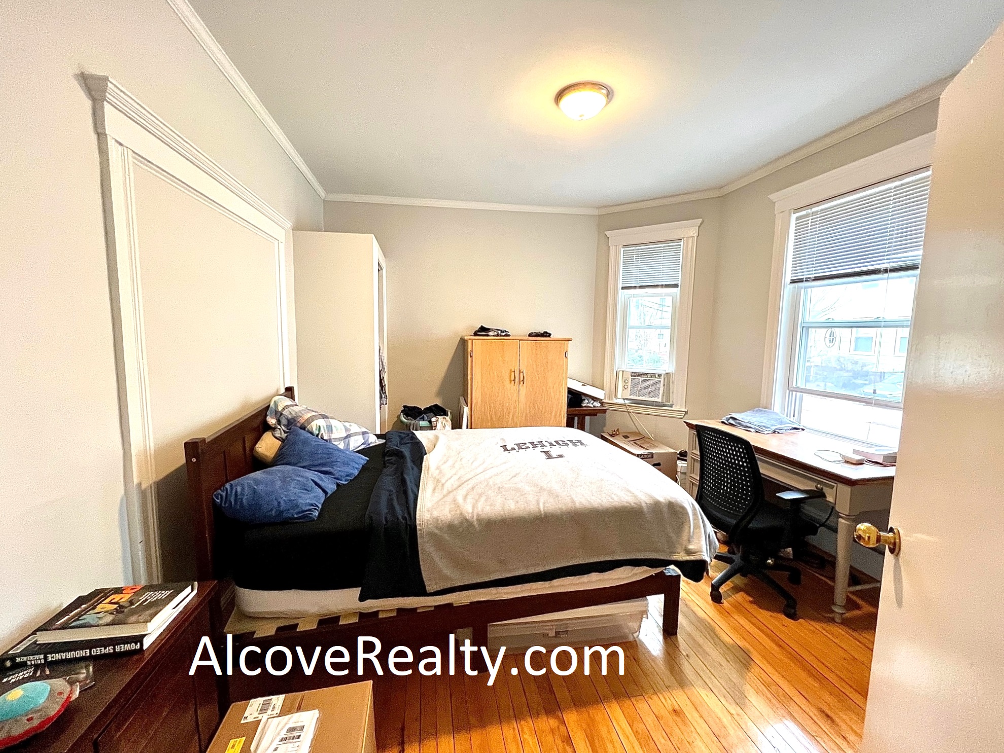 13 Farragut Ave, Teele Square