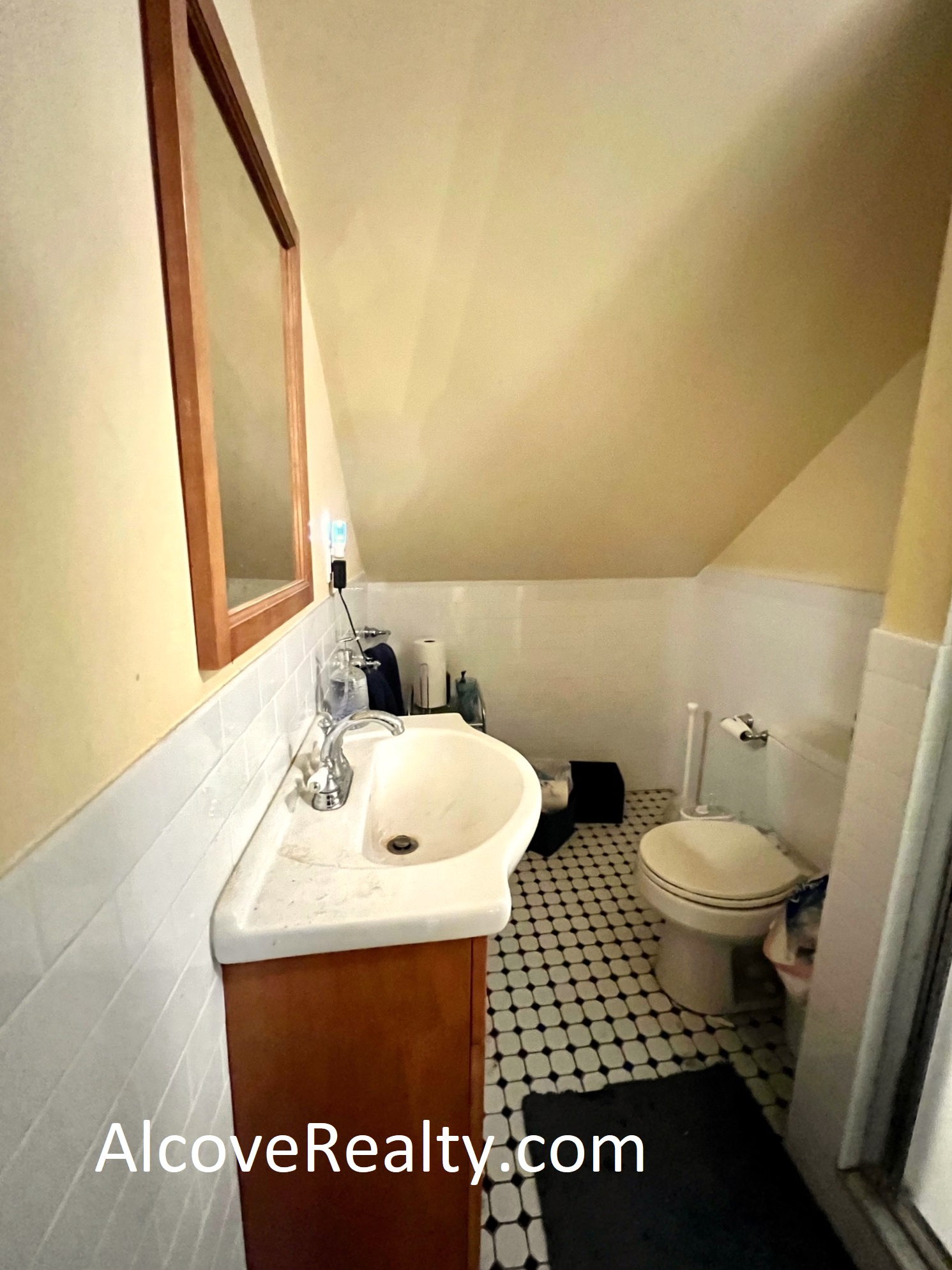 67 Willow Aveenue, Davis Square