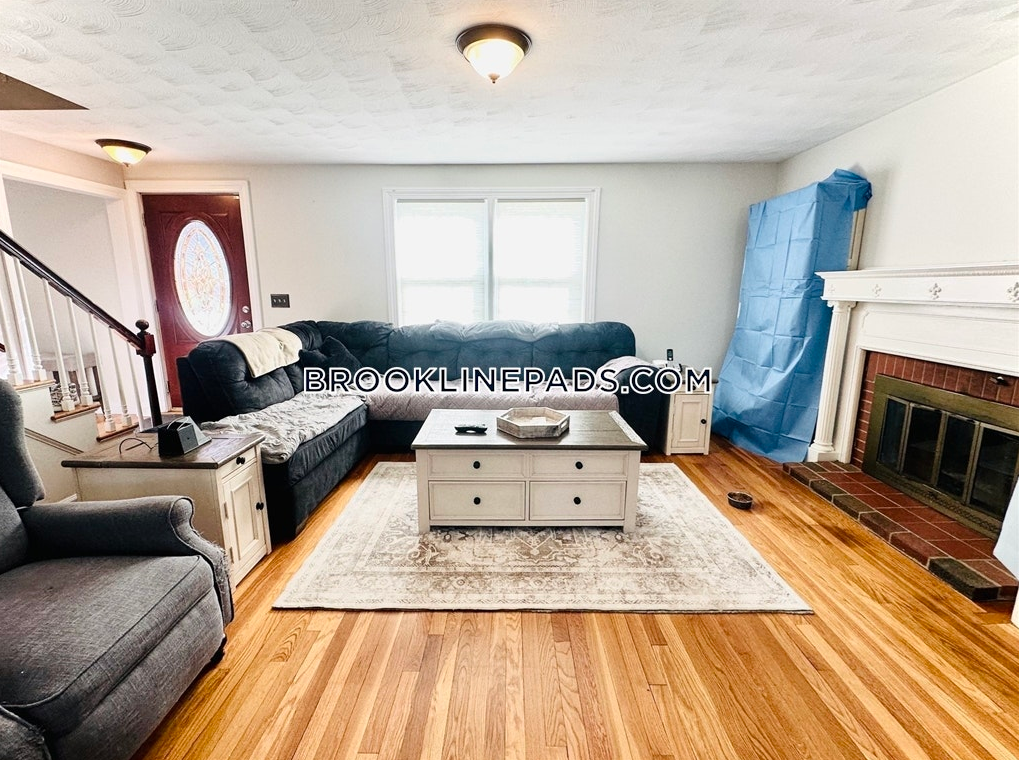 49 Hackensack Rd, Chestnut Hill