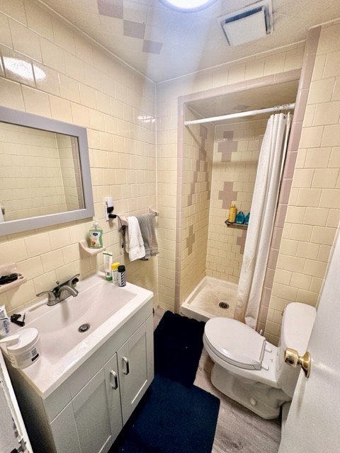 2612 Charter, North End