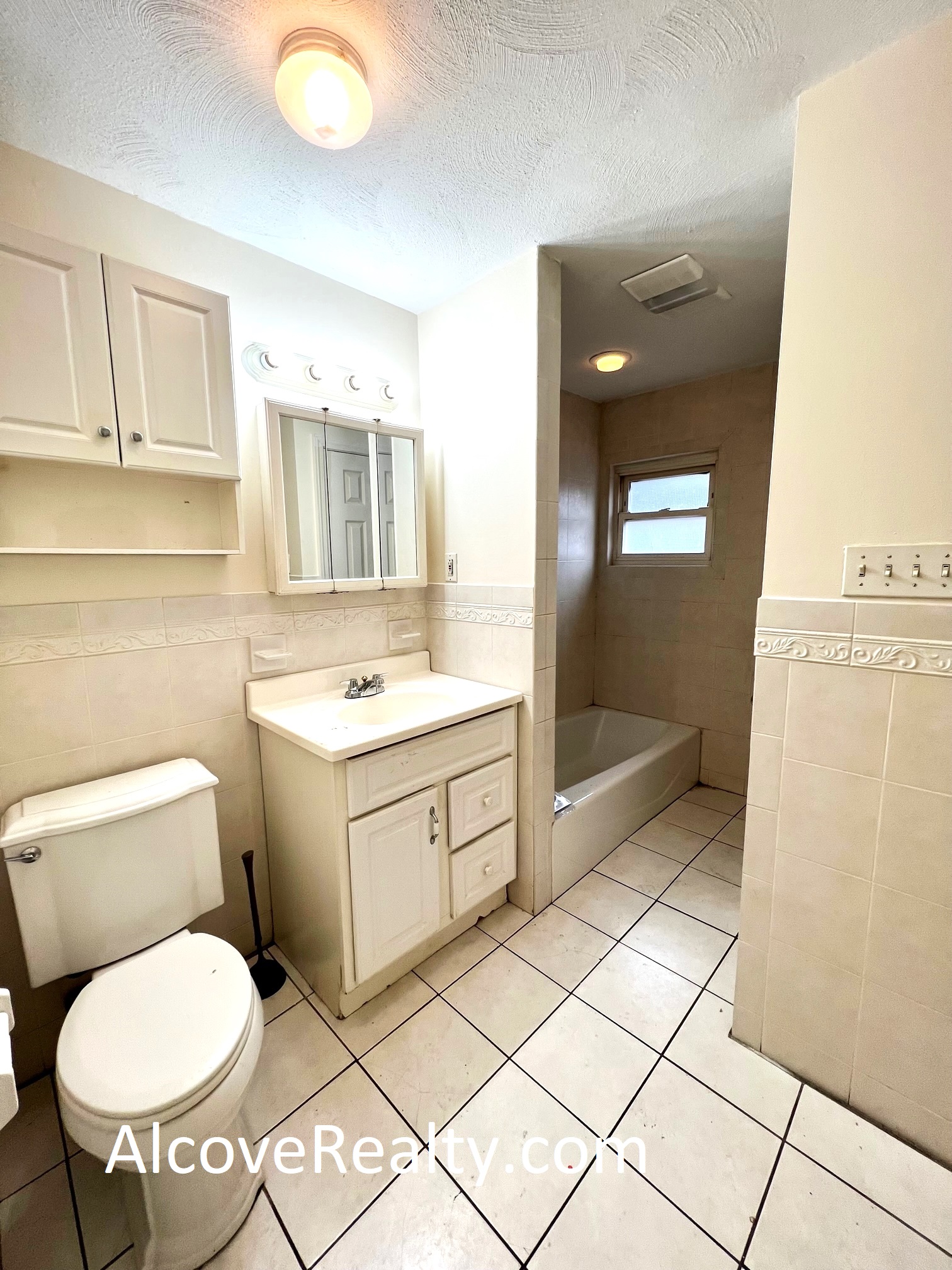 543 Broadway, Magoun Square