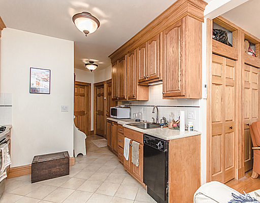 137 Charles St, Beacon Hill