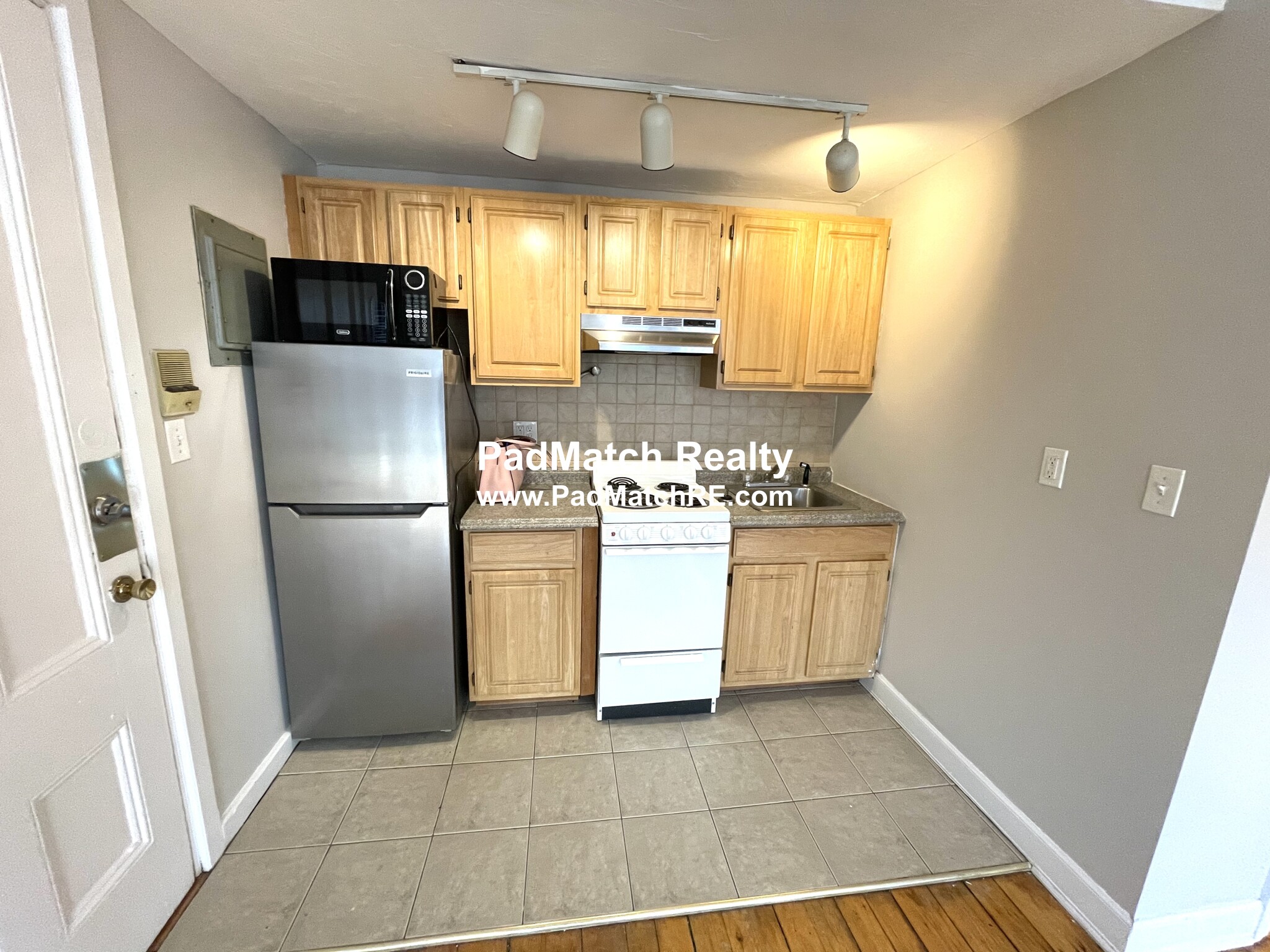 223 Newbury St, Back Bay