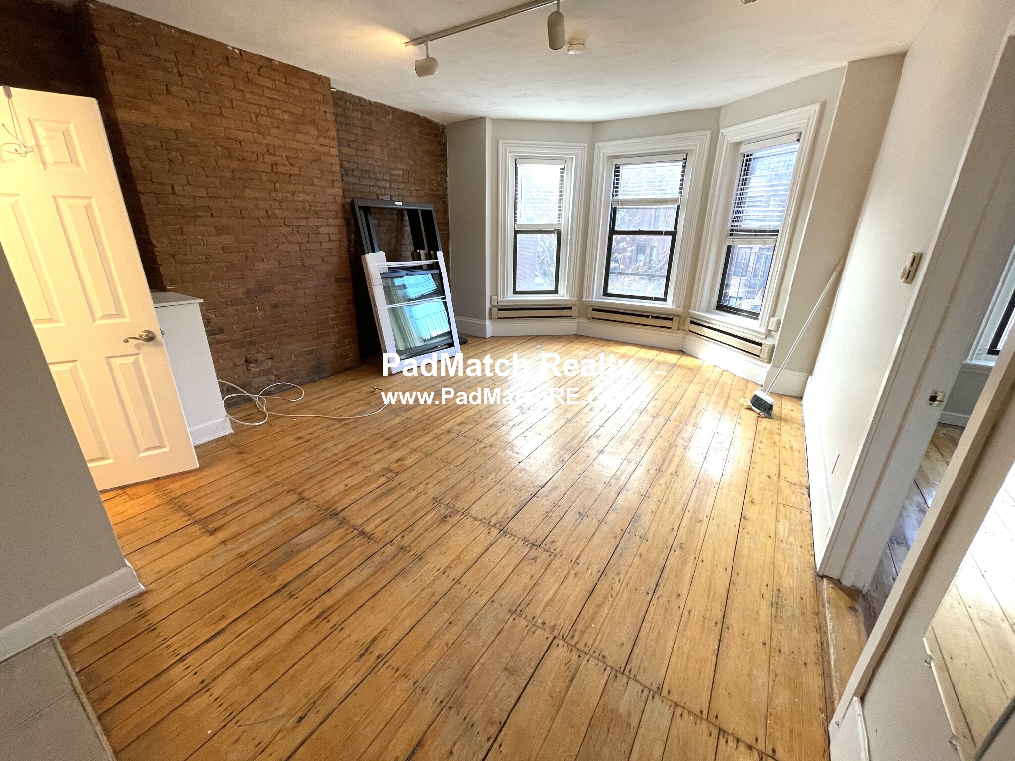 223 Newbury St, Back Bay