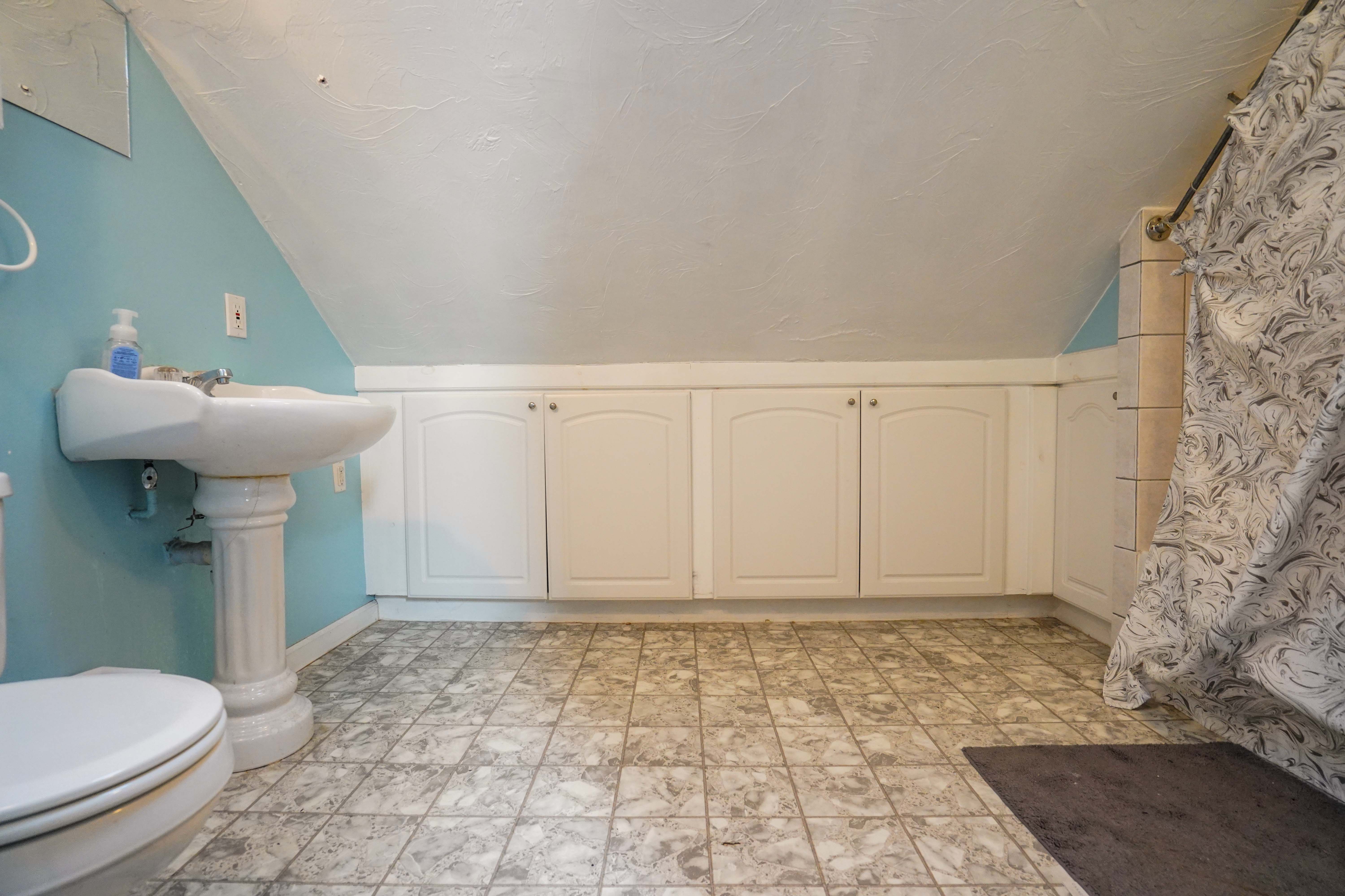 24 Oak Square Ave, Brighton