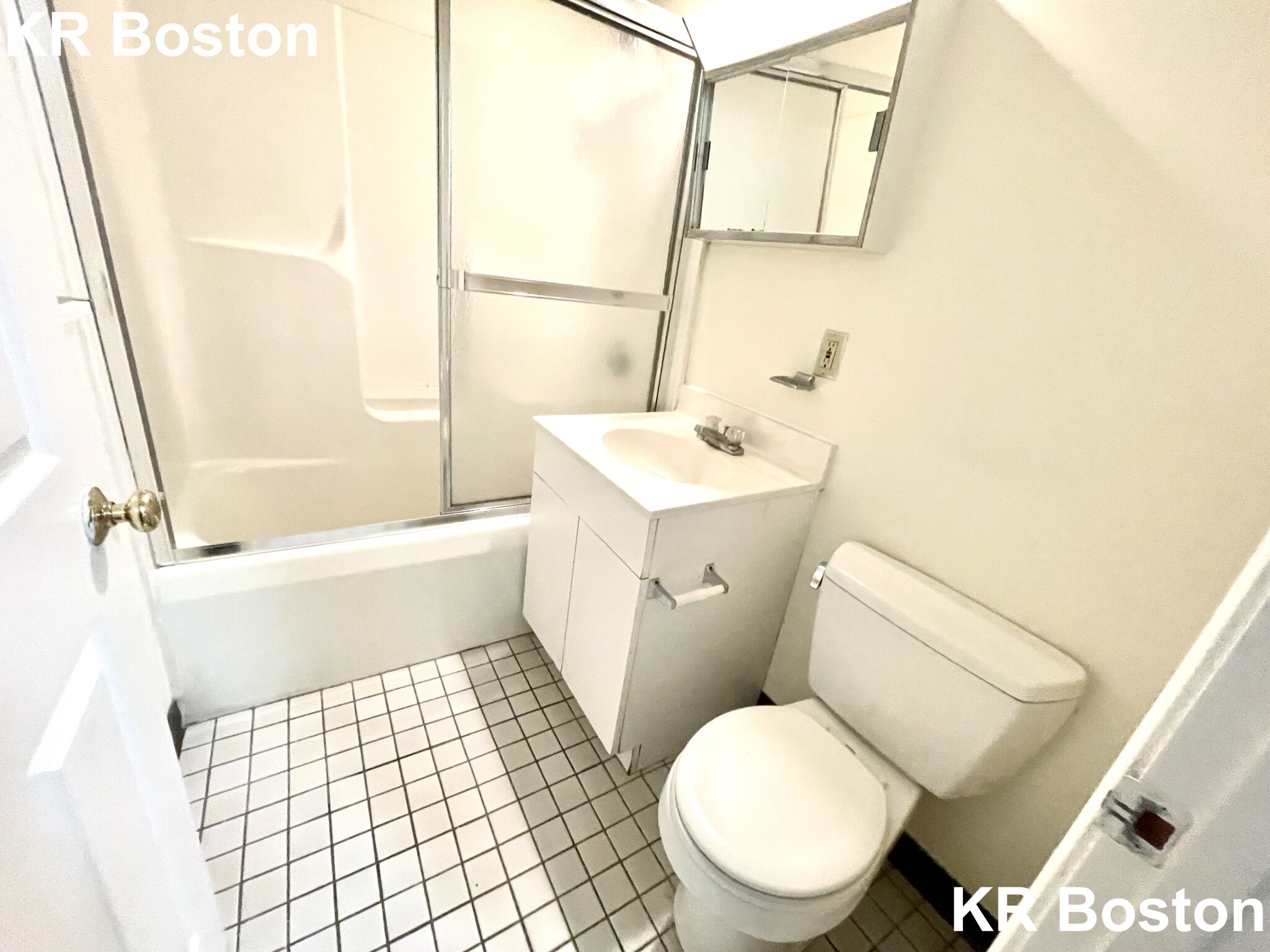 81 Essex St,, Chinatown