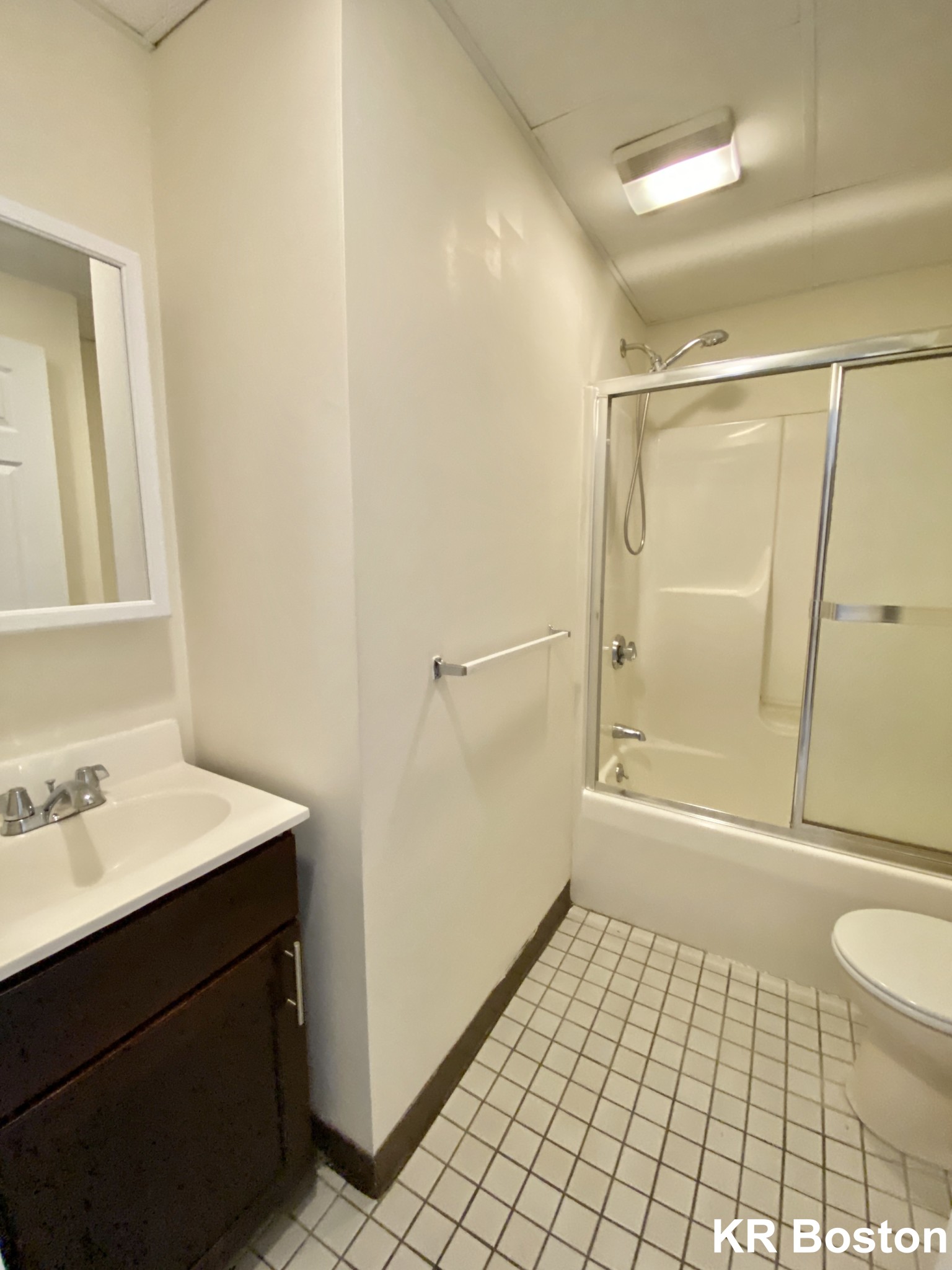 81 Essex St,, Chinatown