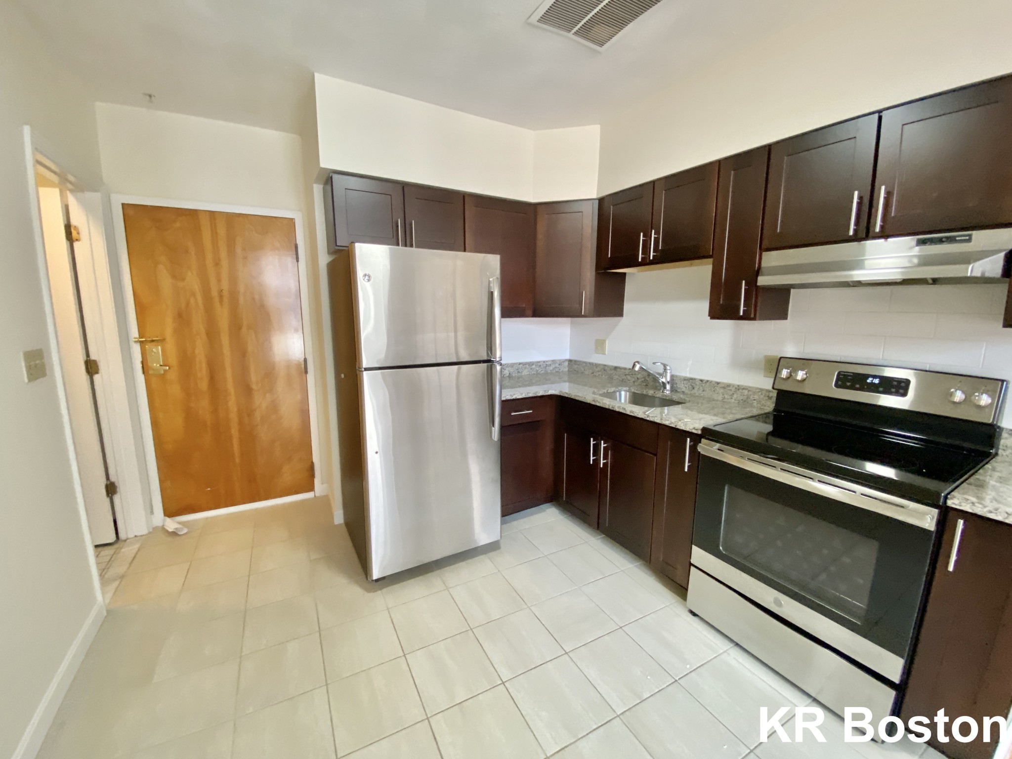 81 Essex St,, Chinatown