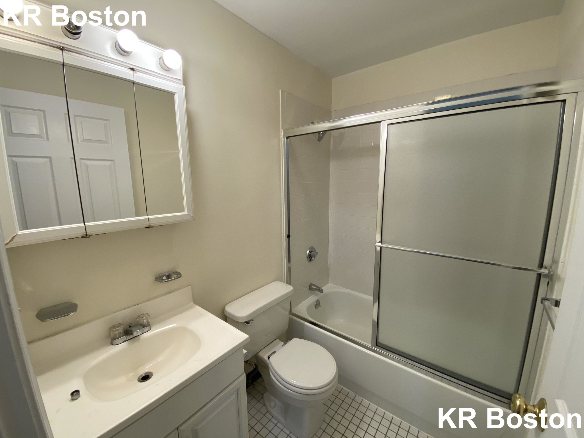 81 Essex St,, Chinatown