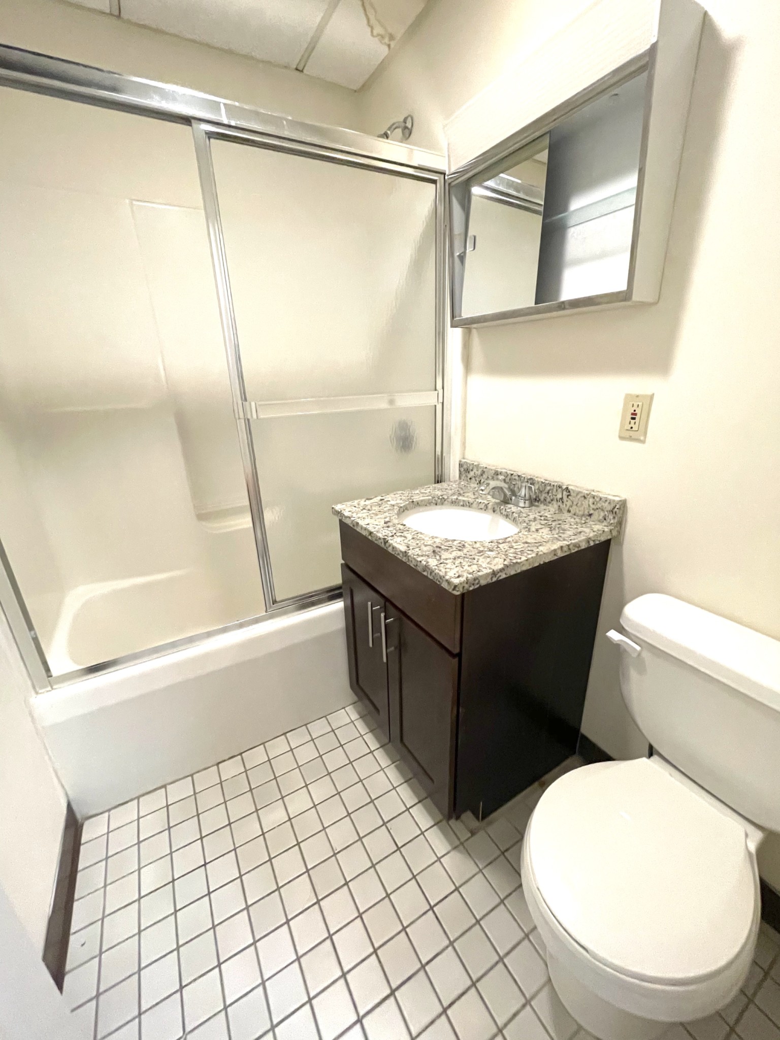 81 Essex St, Chinatown