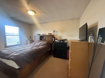 195 Newton St, Waltham