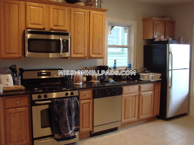 59 Hillside St, Mission Hill