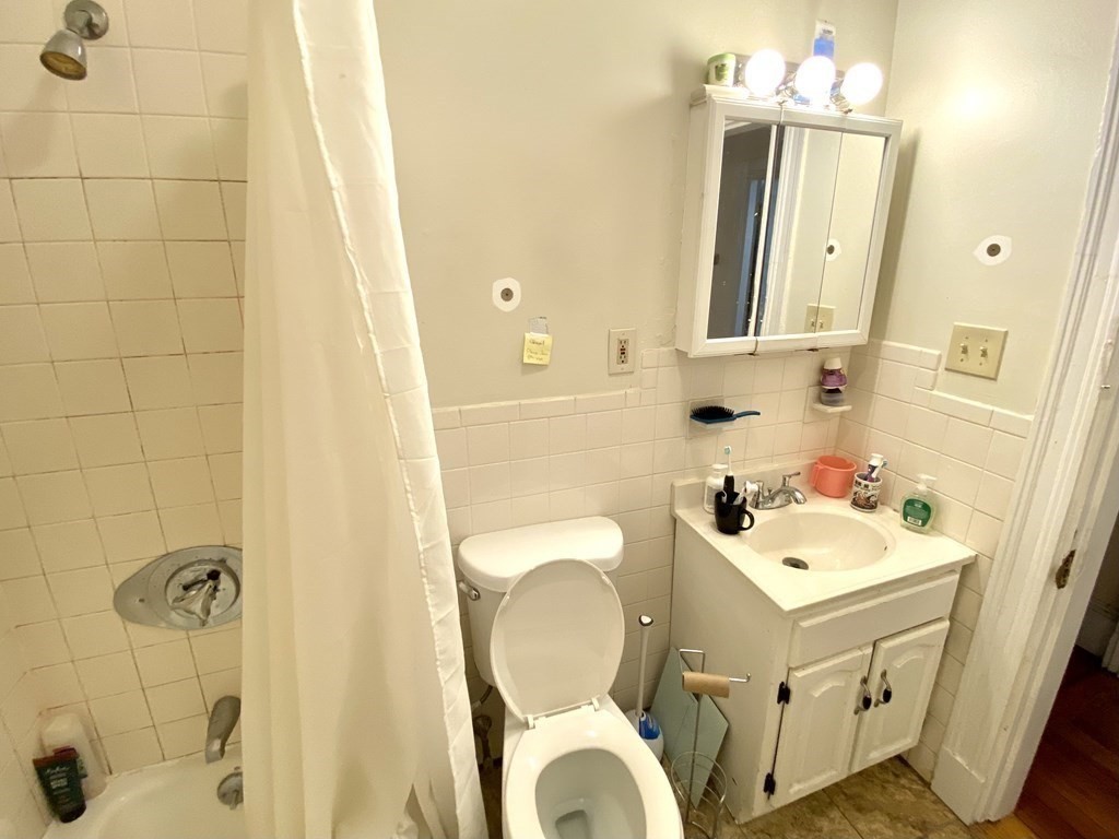 97 Calumet St, Mission Hill