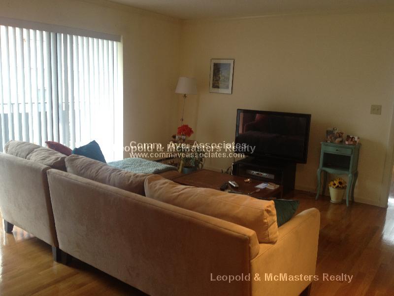 320 Hammond Pond Pkwa, Chestnut Hill