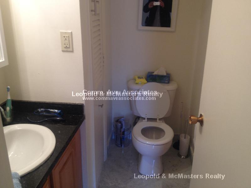 320 Hammond Pond Pkwa, Chestnut Hill