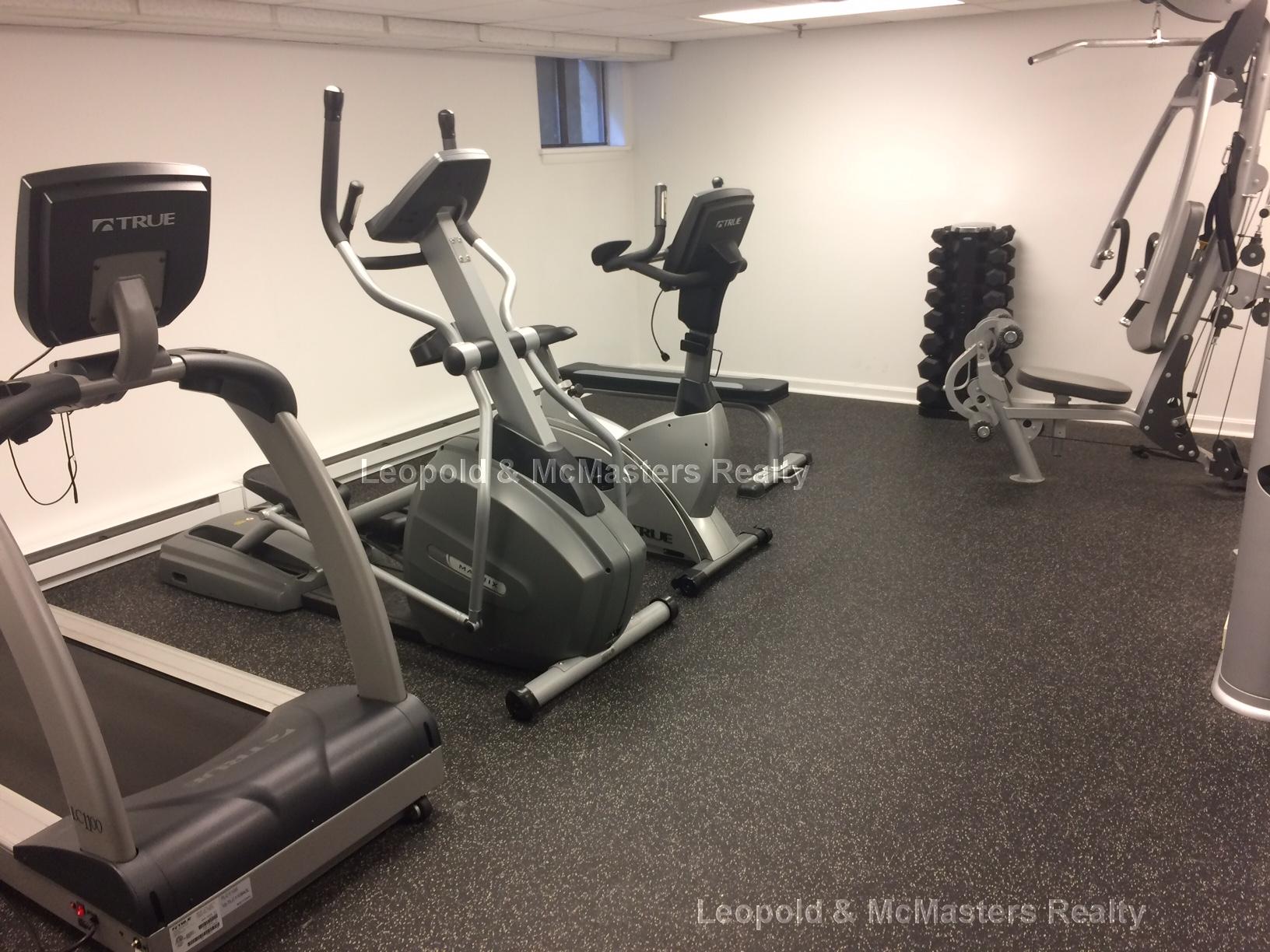 320 Hammond Pond Pkwa, Chestnut Hill