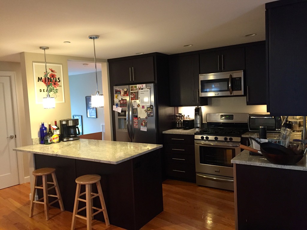 65 Willow Ct, Dorchester