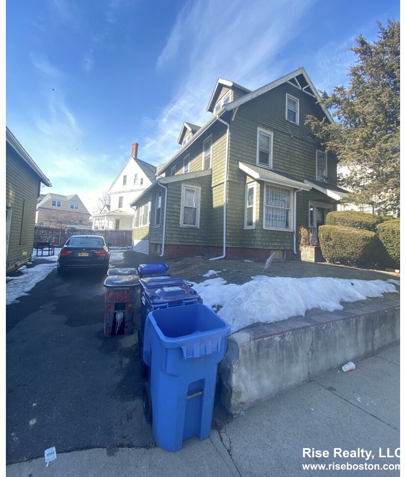 17 Reedsdale St, Allston