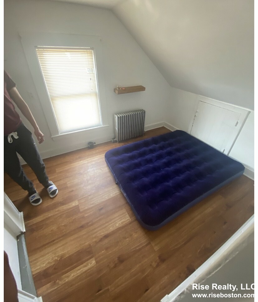 17 Reedsdale St, Allston