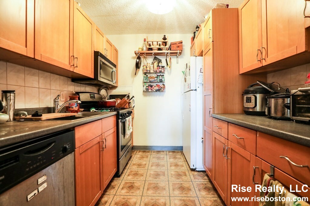 33 Pond Ave, Brookline Village