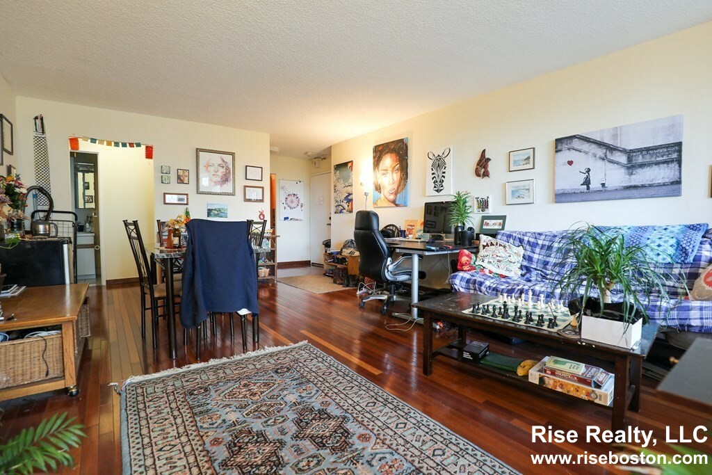 33 Pond Ave, Brookline Village