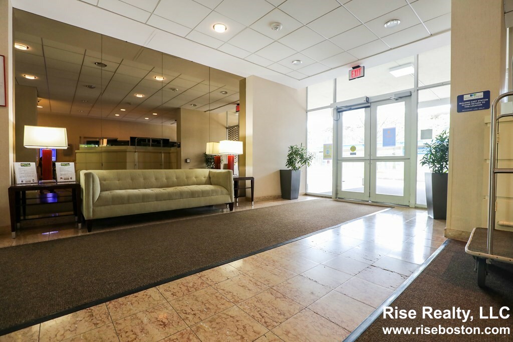 33 Pond Ave, Brookline Village