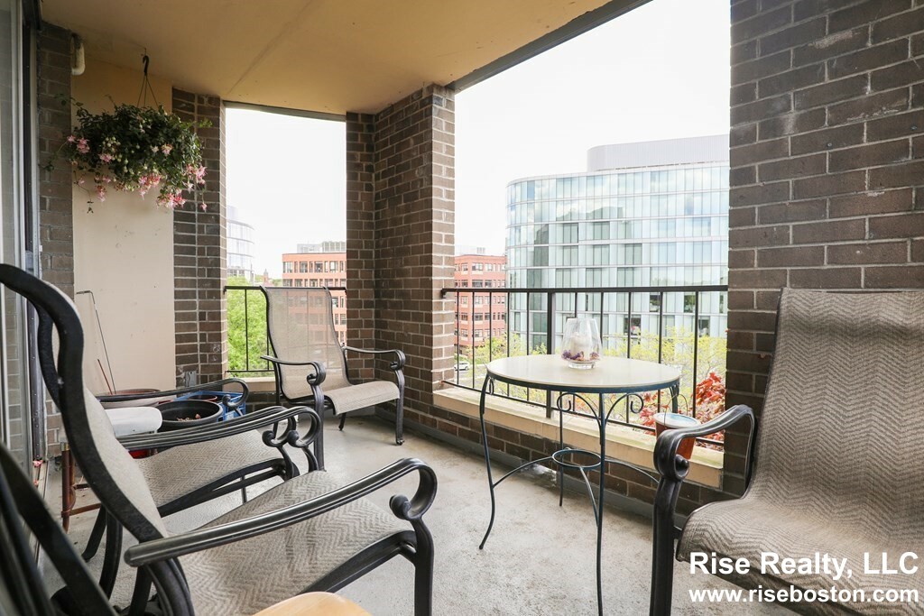 33 Pond Ave, Brookline Village