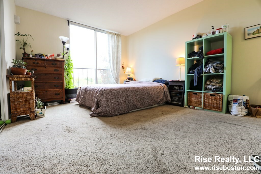 33 Pond Ave, Brookline Village