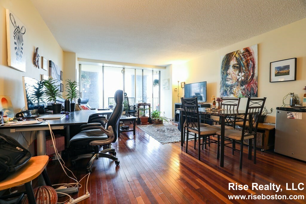 33 Pond Ave, Brookline Village