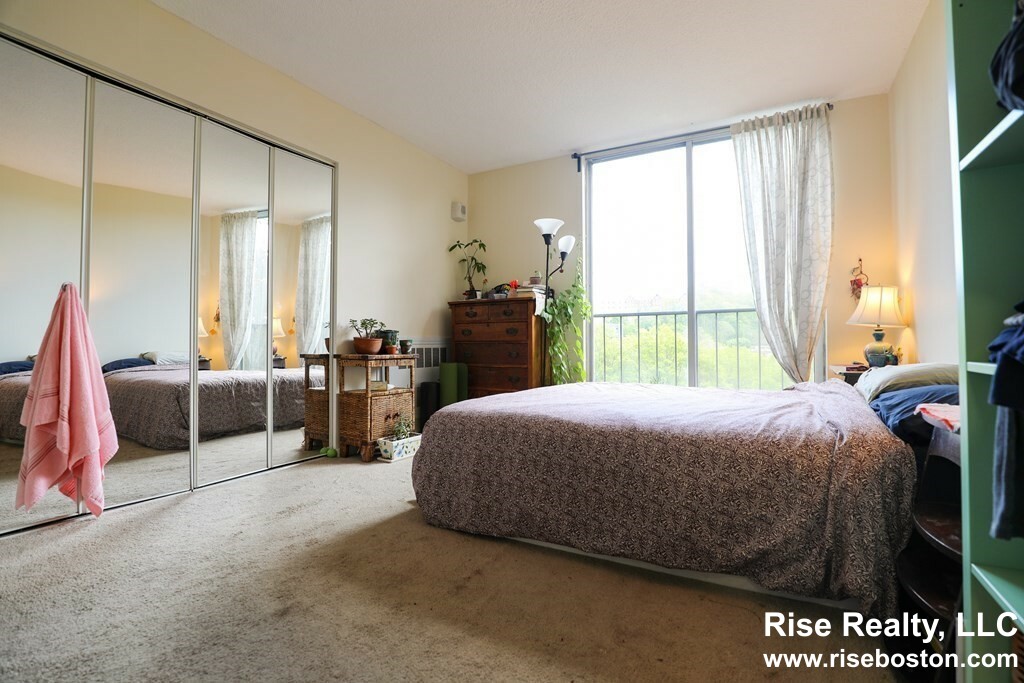 33 Pond Ave, Brookline Village