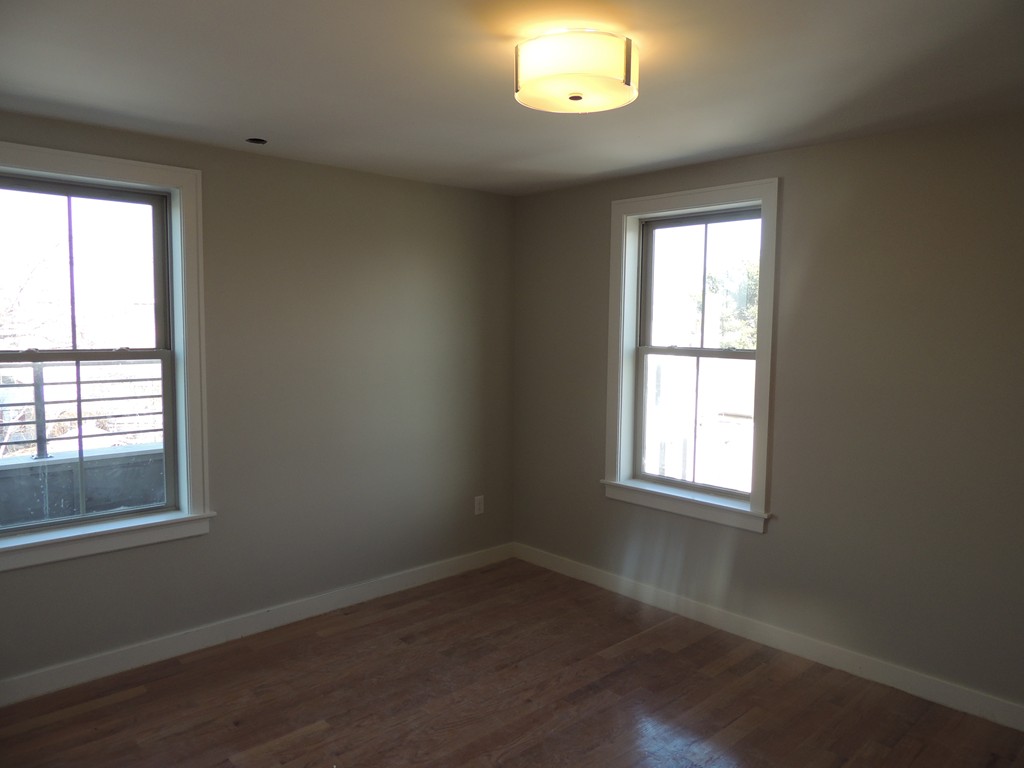 65 Willow Ct, Dorchester