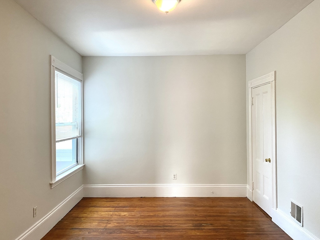 64 6th St, East Cambridge