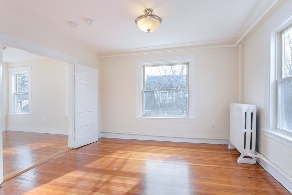 17 Yuill Cir, Hyde Park