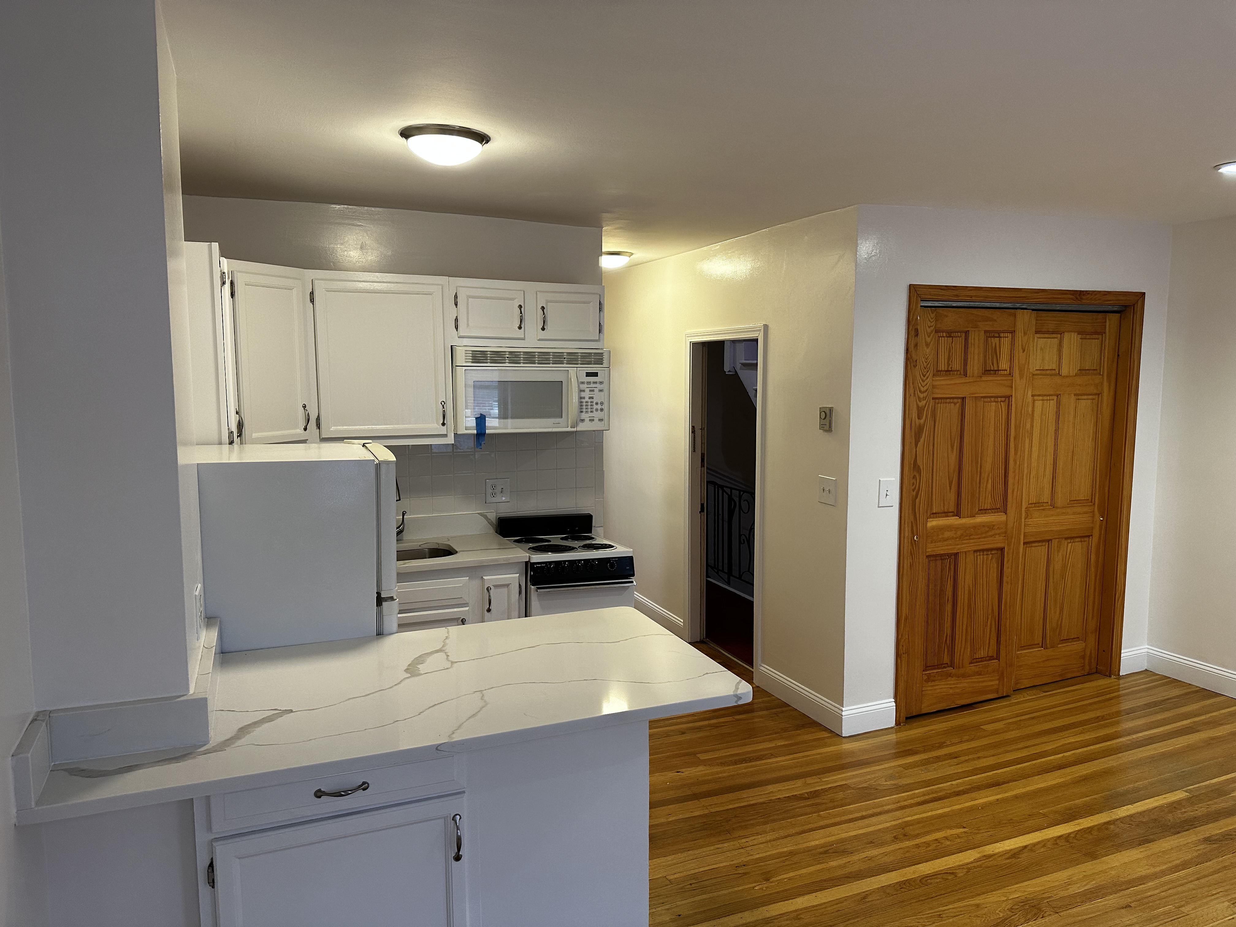 92 West Cedar St, Beacon Hill