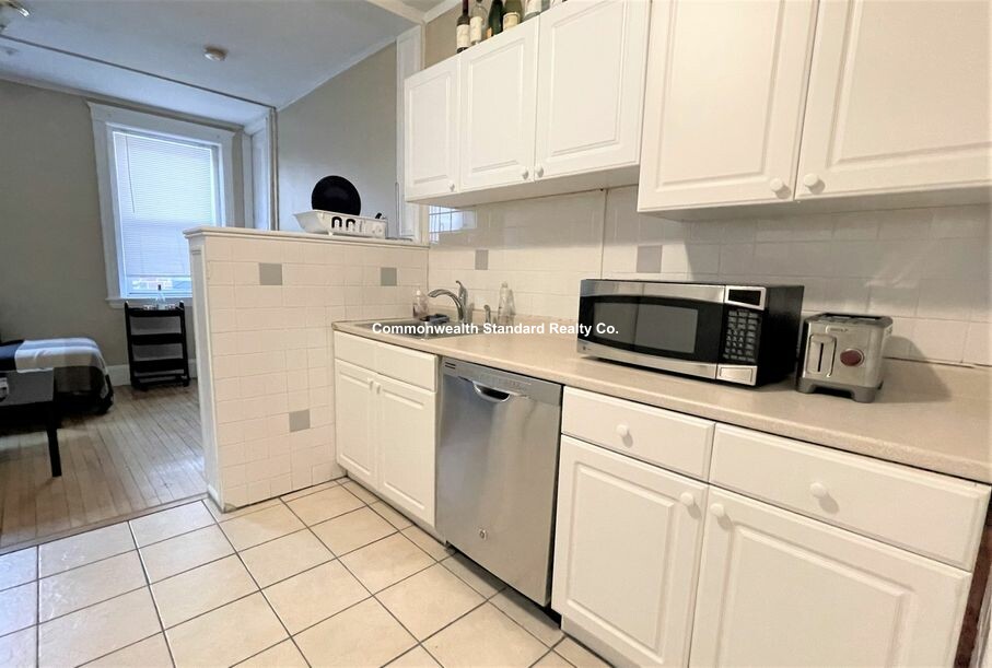 72 Egmont St, Coolidge Corner