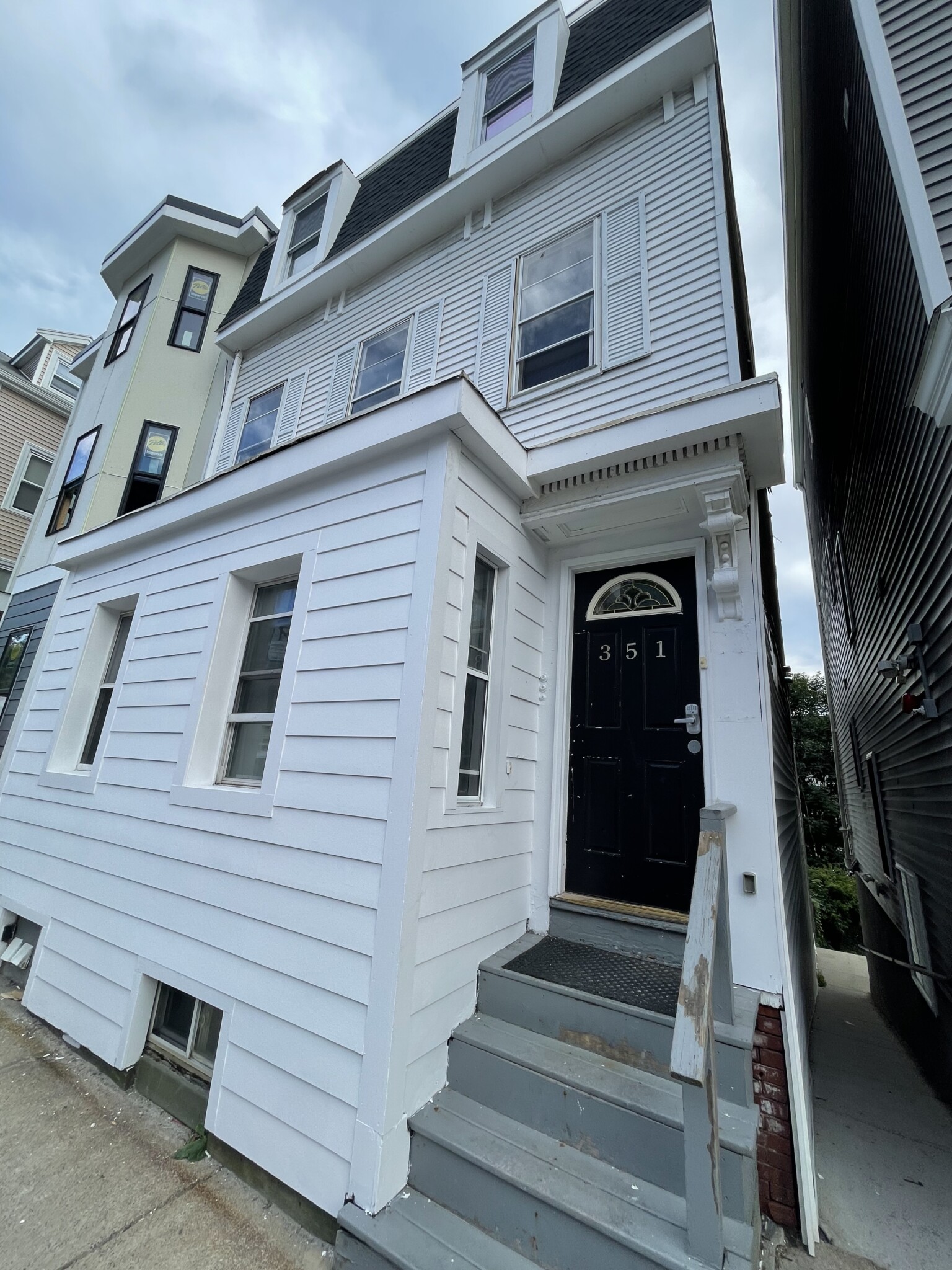 351 8th St, South Boston