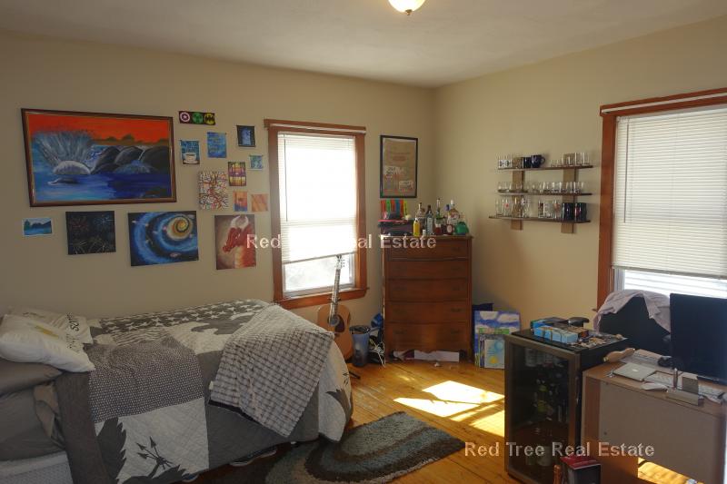 72 Hillside St, Mission Hill