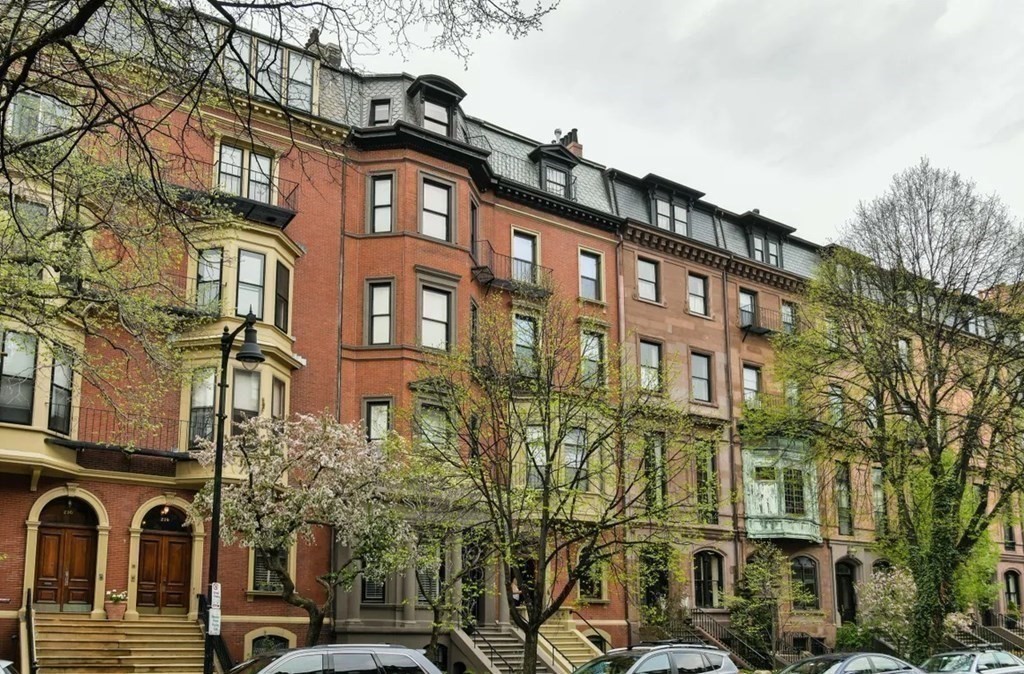 214 Beacon St, Back Bay