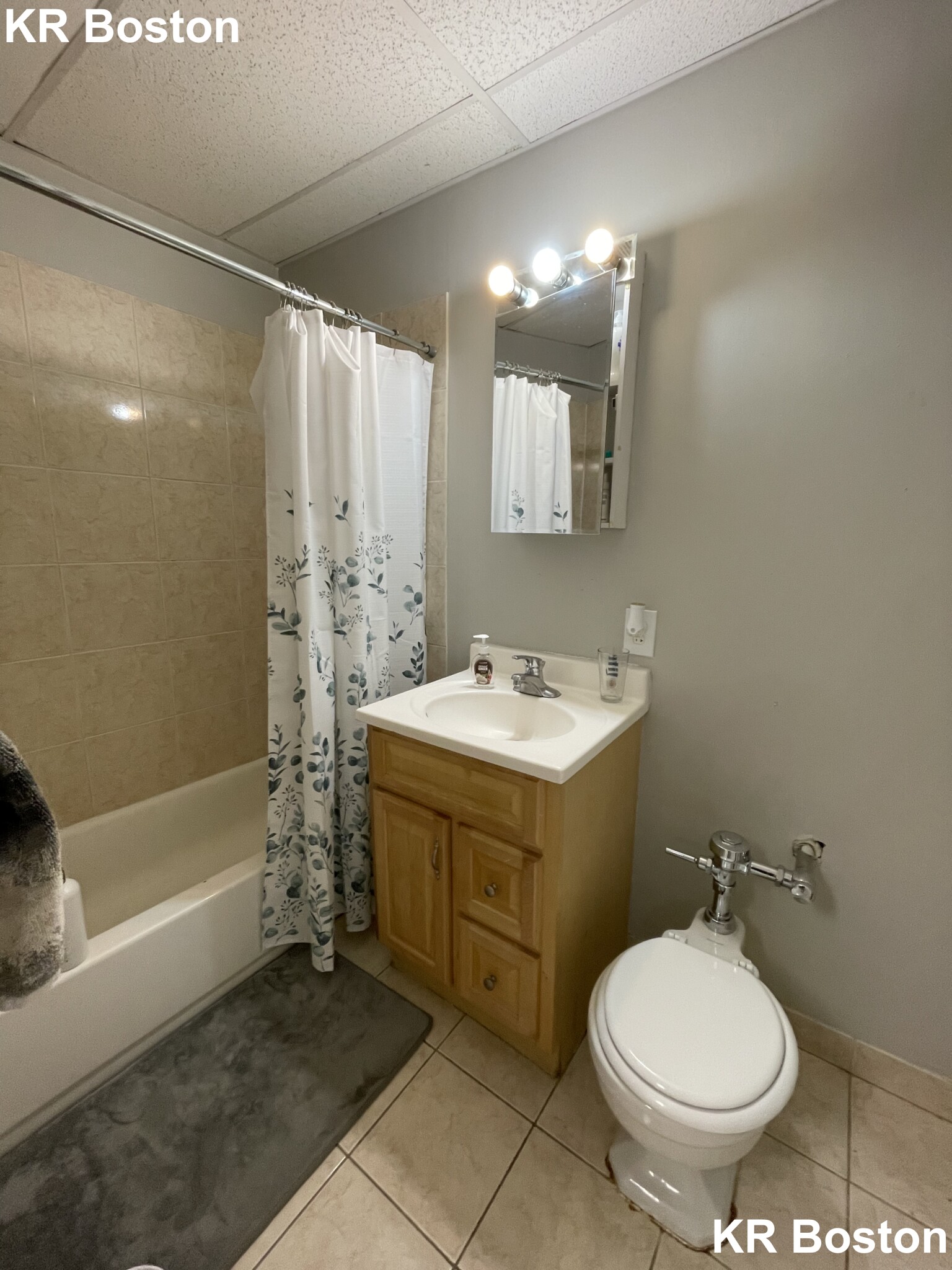 879 Beacon St,, Fenway