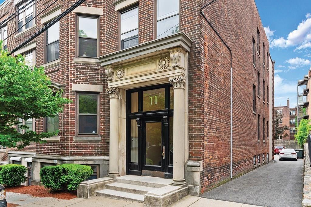 11 Stearns Rd, Coolidge Corner