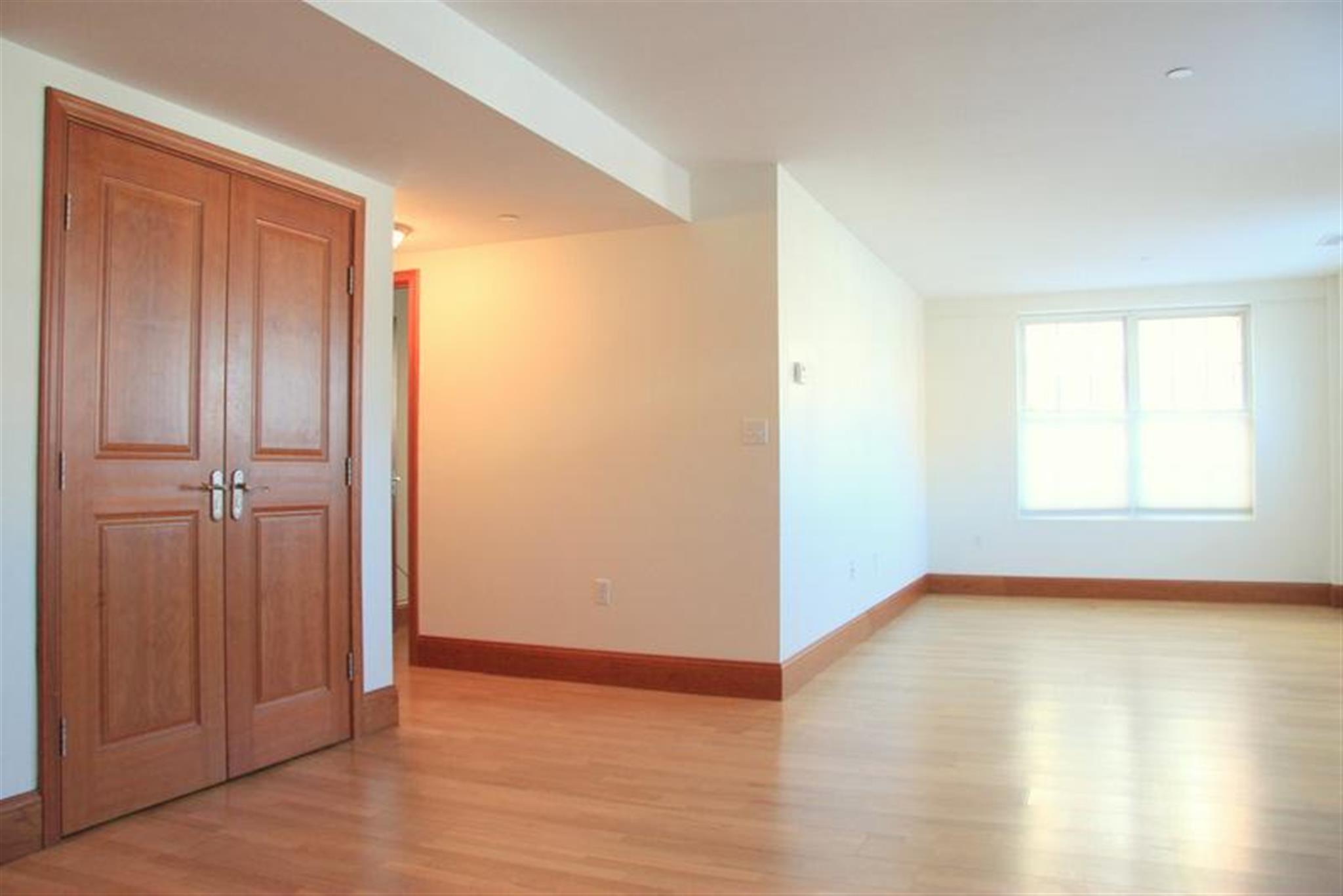 2440 Massachusetts Ave, North Cambridge