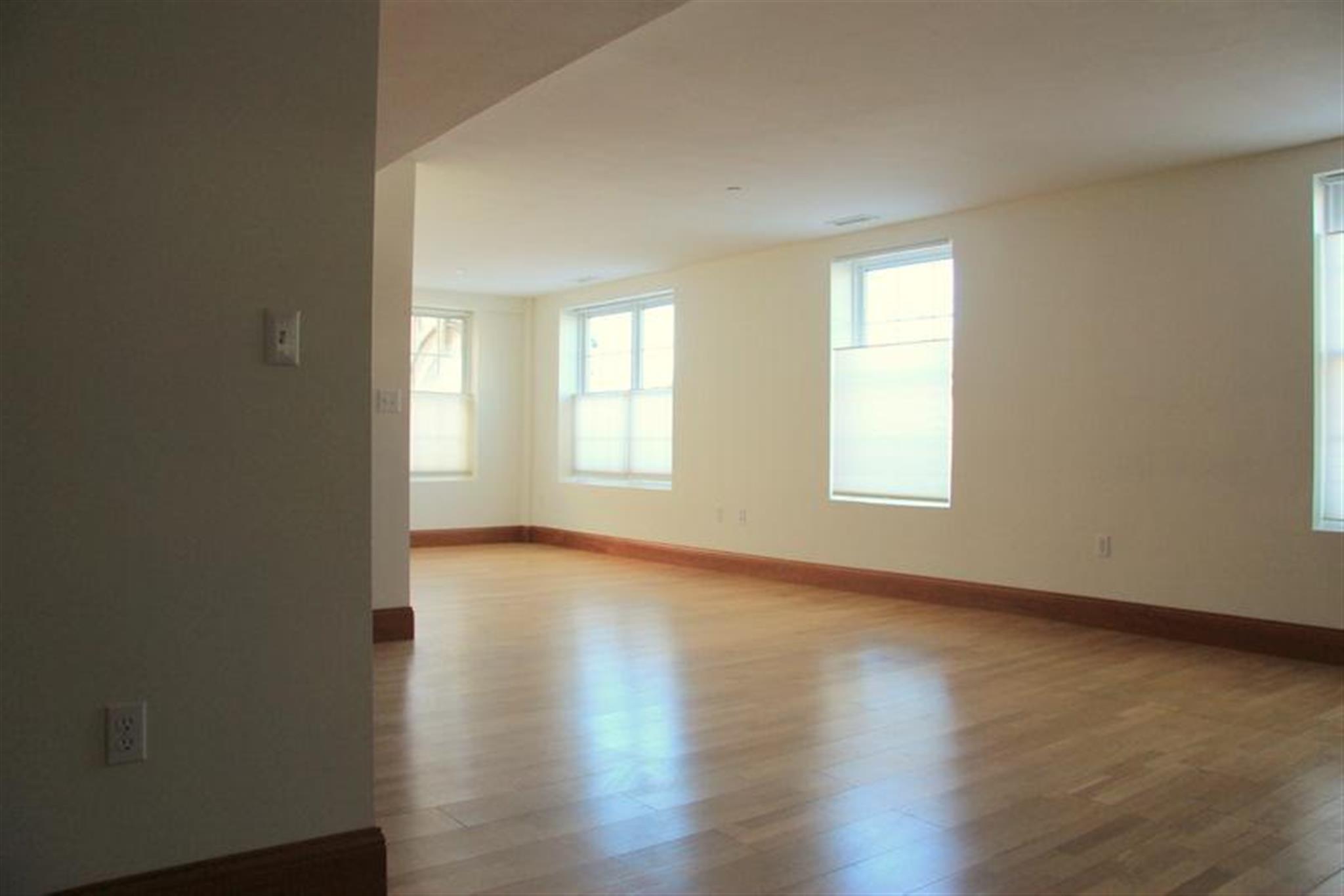 2440 Massachusetts Ave, North Cambridge